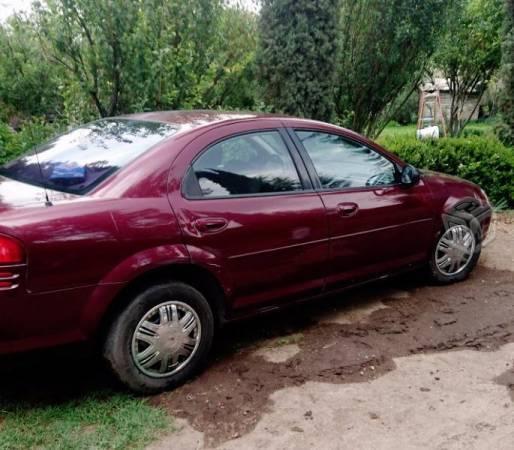 CHRYSLER STRATUS Color vino ,SE -02