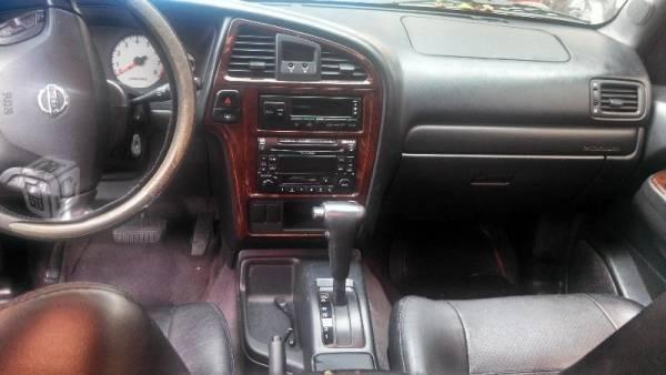 Nissan Pathfinder 4x2 -02