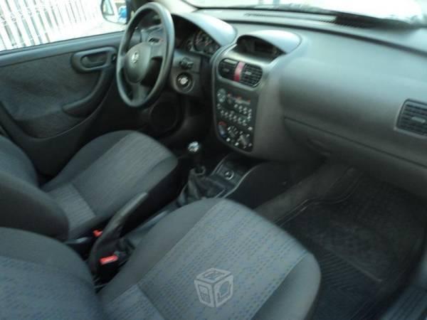Chevrolet Corsa Standar 4 puertas -08