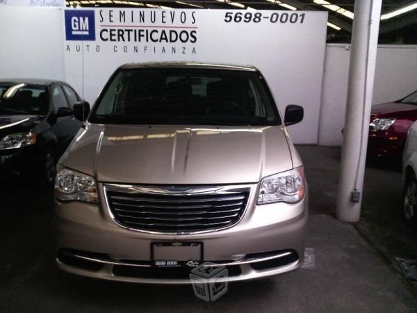 Chrysler Town & Country -13