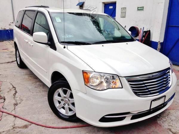 Chrysler town & country lx unidad seminueva -11