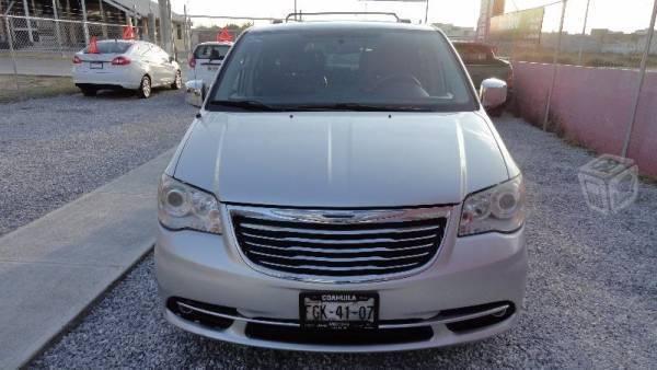 Chrysler Town & Country Limited Equipada -12